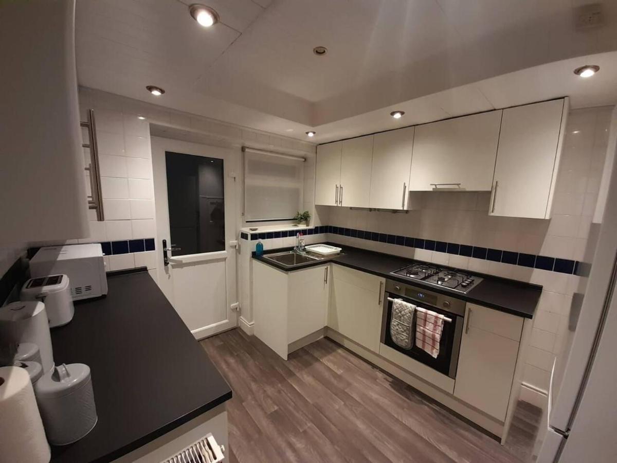 Bright 4-Bed House 15 Min To Manchester Centre Villa Exterior foto