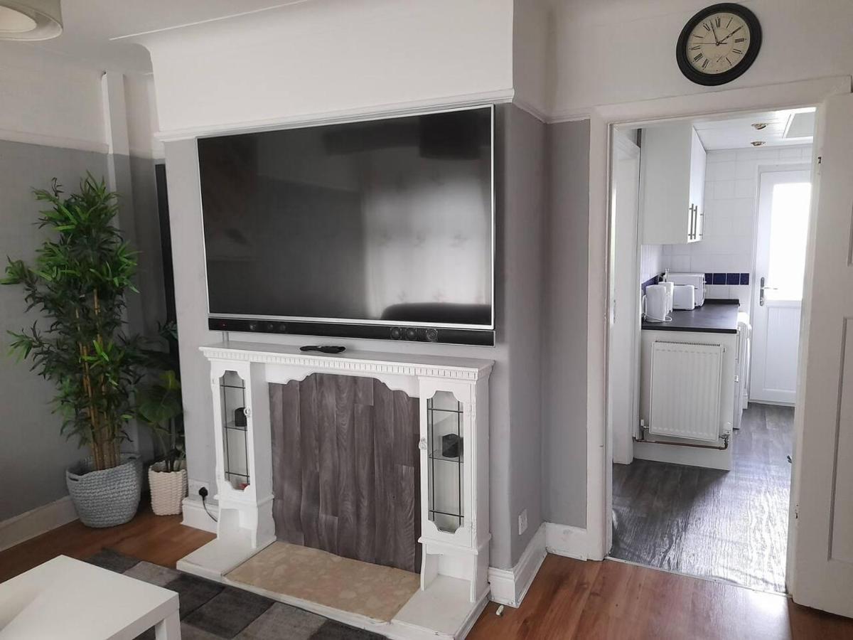 Bright 4-Bed House 15 Min To Manchester Centre Villa Exterior foto